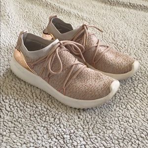 Adidas Ultimamotion Skip On Sneakers